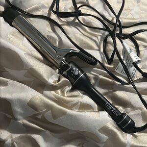 Babyliss Pro Titanium Curling Iron in Black and Silver